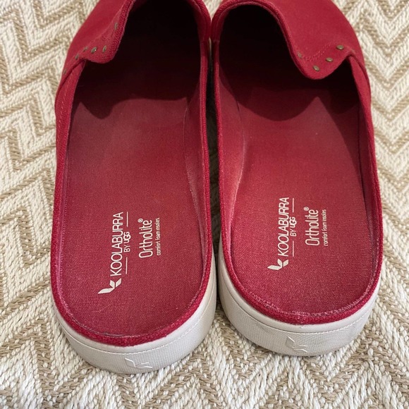 Koolaburra by UGG Darcee Slip On womens size 11 Red White Bronze tone studs EUC - Picture 5 of 10